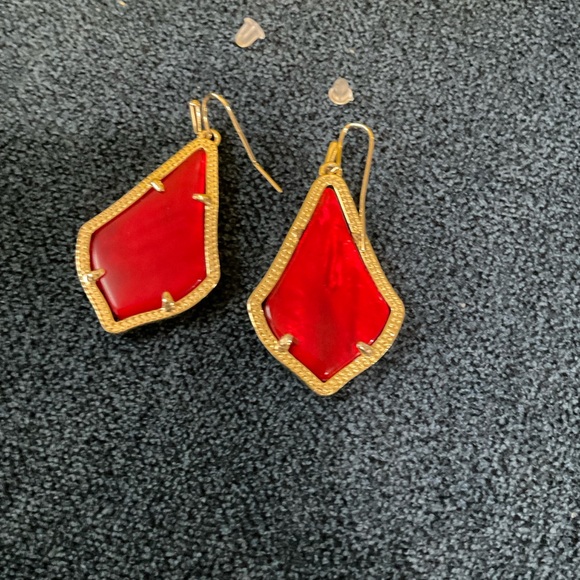 ColorBar Kendra Scott Cherry Red Illusion Earrings framed in Gold - RARE - Picture 3 of 6
